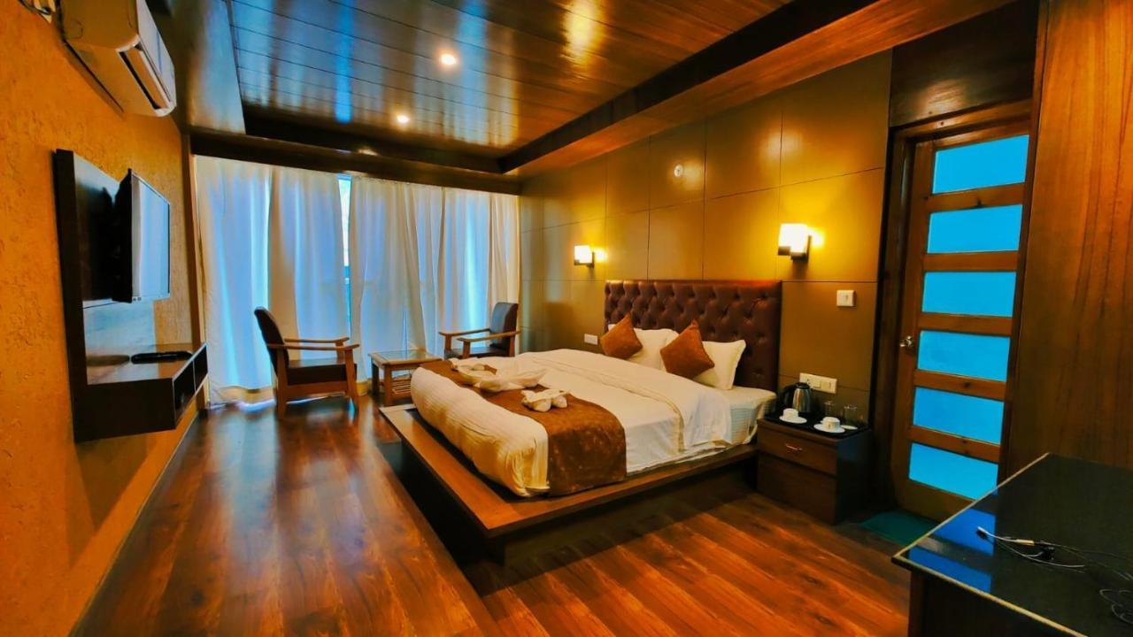Vista Hill Resort- Centrally Heated & Air Cooled Resort, Manali ภายนอก รูปภาพ